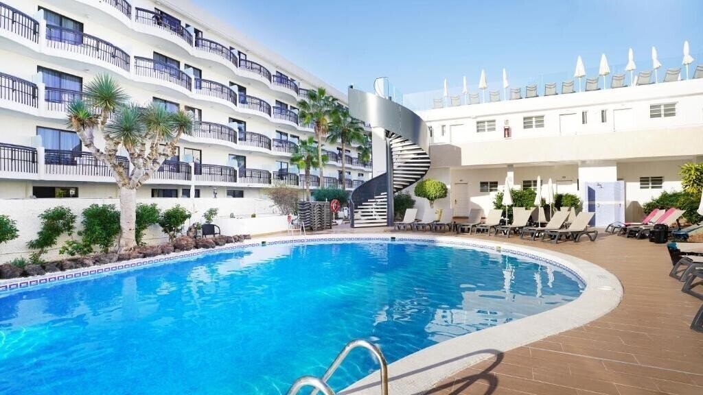 Отель Coral California Apts. 1*