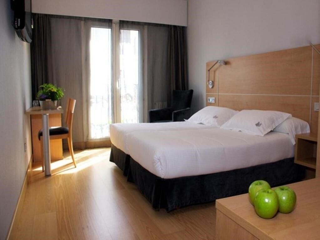 Фото Hotel Jauregui 3*