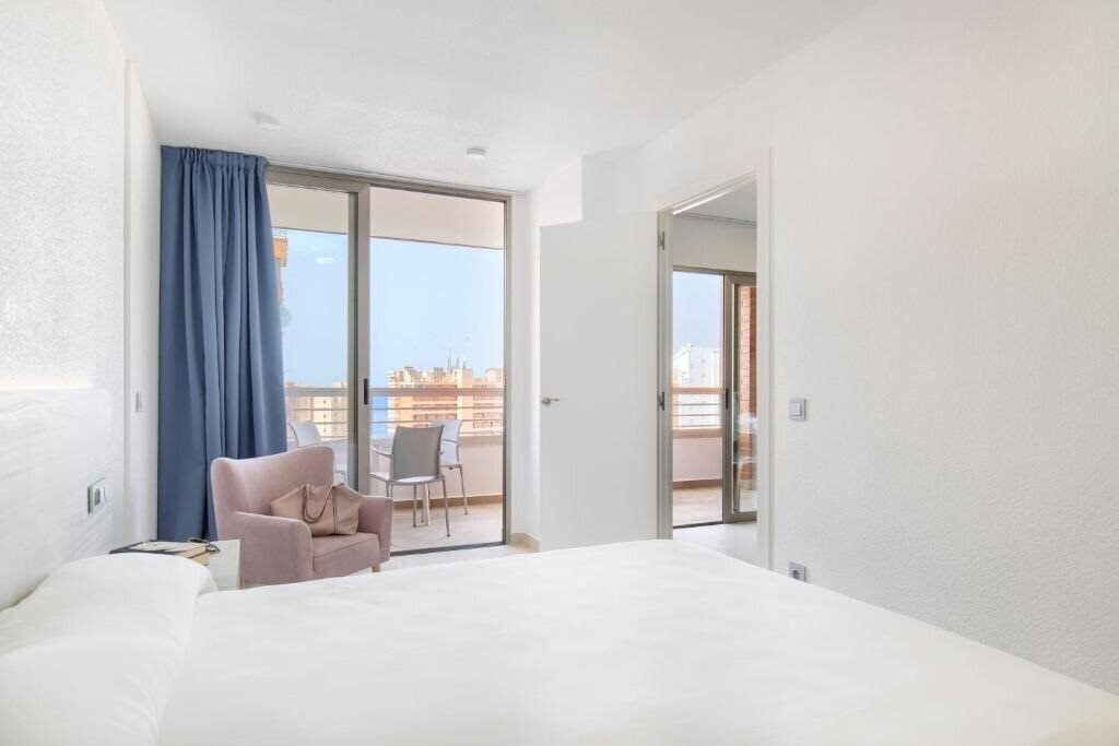 Отель BCL Levante Lux Aparthotel 3*