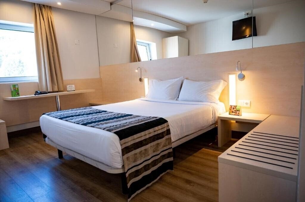 Отель Park Hotel Porto Aeroporto 2*