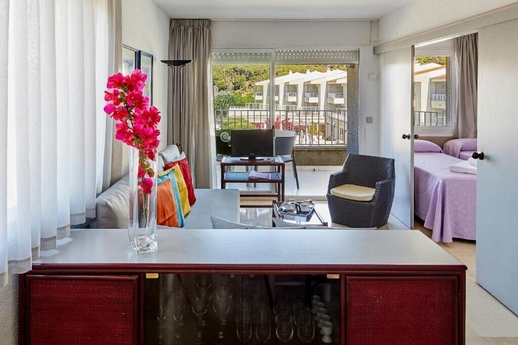 Изображение Centremar Apart 3*