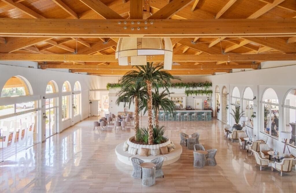 Изображение Ilunion Sancti Petri 4*