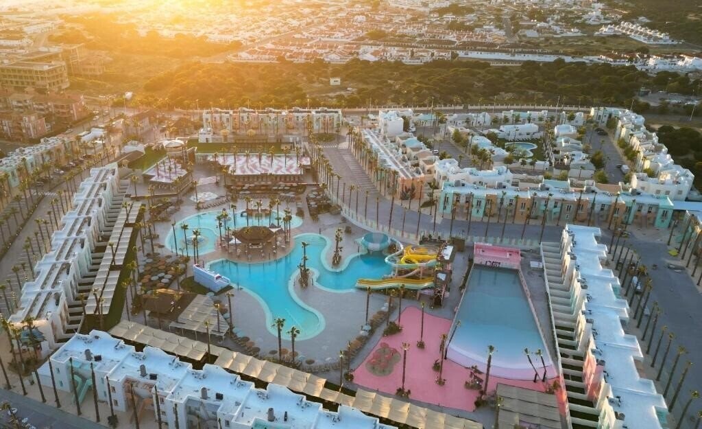 Фото ON City Resort All Inclusive Prime (ex. Ohtels Carabela Beach & Golf, Hotel Fergus Style El Cortijo Golf) 4*