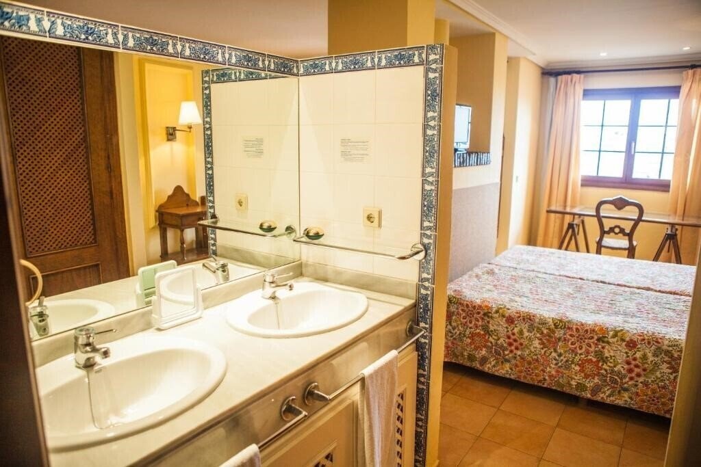 Фотография Estudios Turisticos Bahia Sur 3*