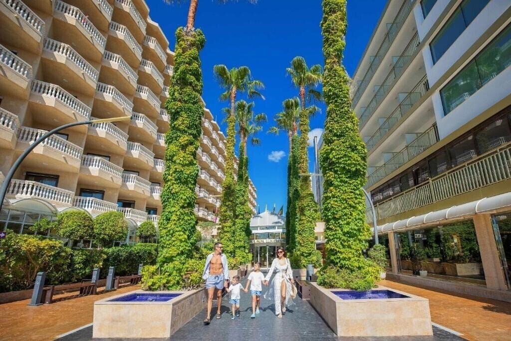 Изображение Papa Luna 4*