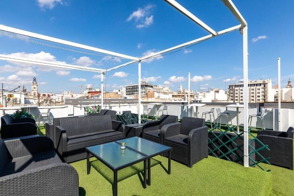 Отель Sweet Continental 2*