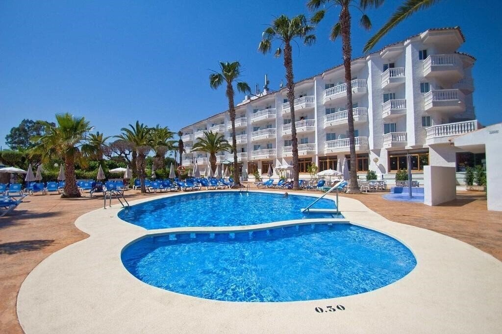 Отель Servigroup Romana 3*