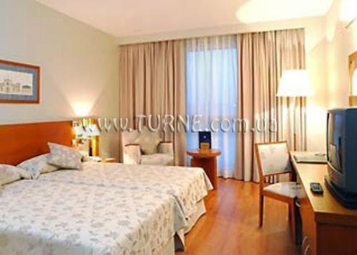 Фотография Tryp Santiago 4*