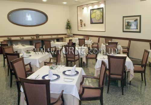 Отель Tryp Santiago 4*