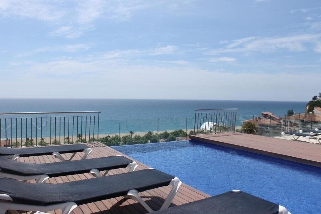 Отель Checkin Catalonia 3*