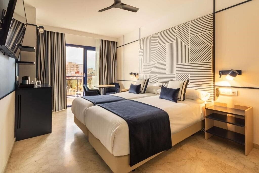 Отель Yaramar 4*