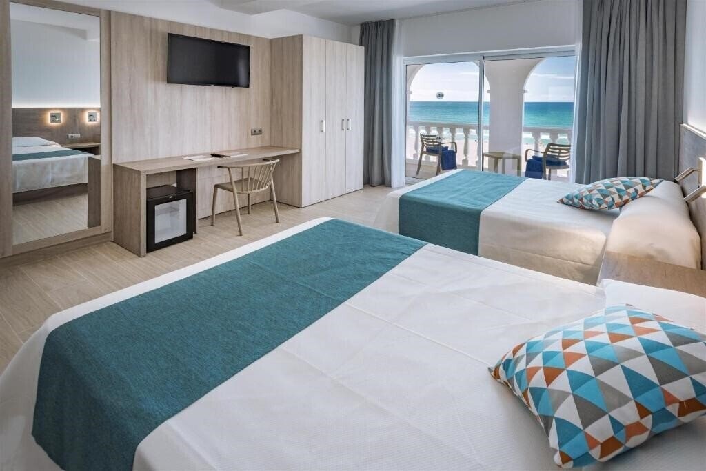 Фото 4R Gran Hotel Europe (ex. Ohtels Gran Hotel Europe) 4*