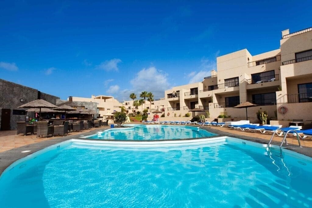 Отель Apartamentos Blue Sea Costa Teguise Gardens 3*