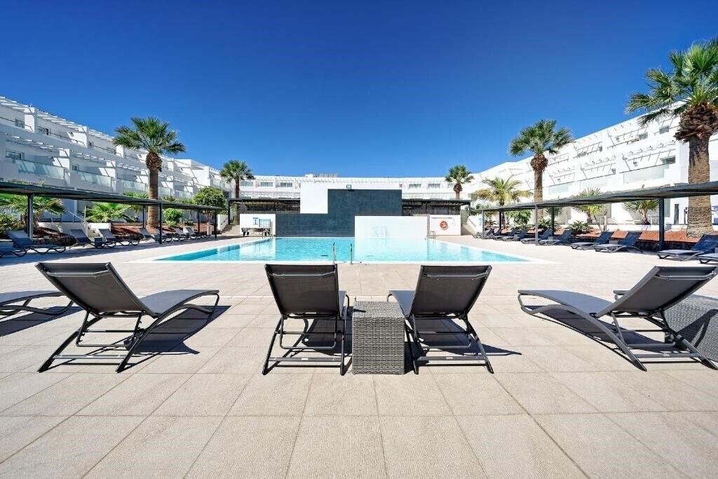 Отель Aequora Lanzarote Suites 4*