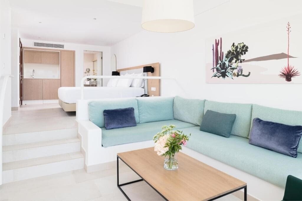 Изображение Plus Fariones Suite Hotel 4*