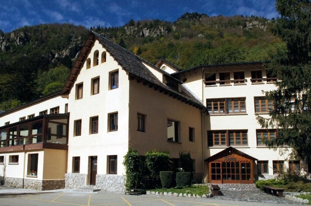 Отель Hotel Caldas 3*