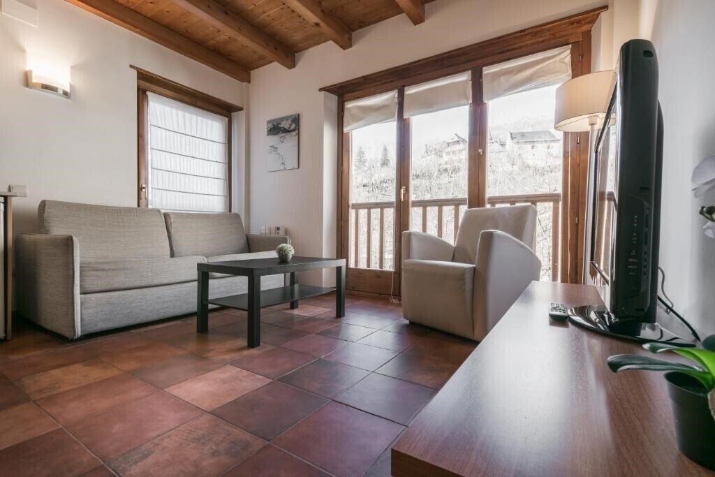 Отель Apartamentos SNO Mont Romies Unhola 3*