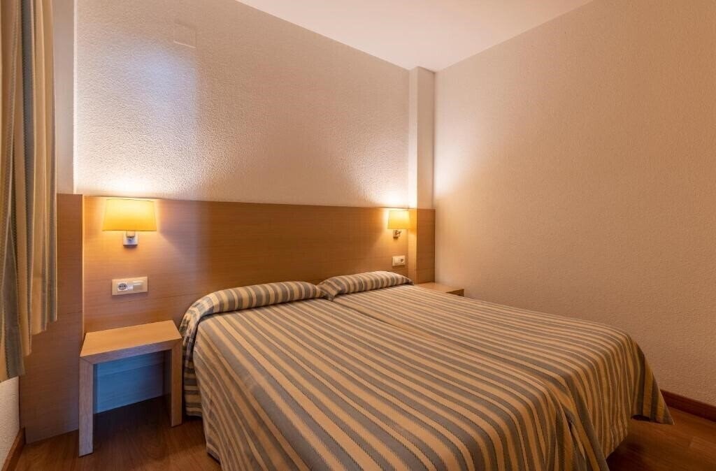 Фото Almirall 2*