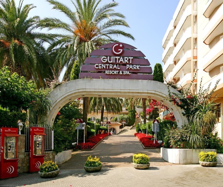 Отель Guitart Central Park Aqua Resort Aparthotel 3*