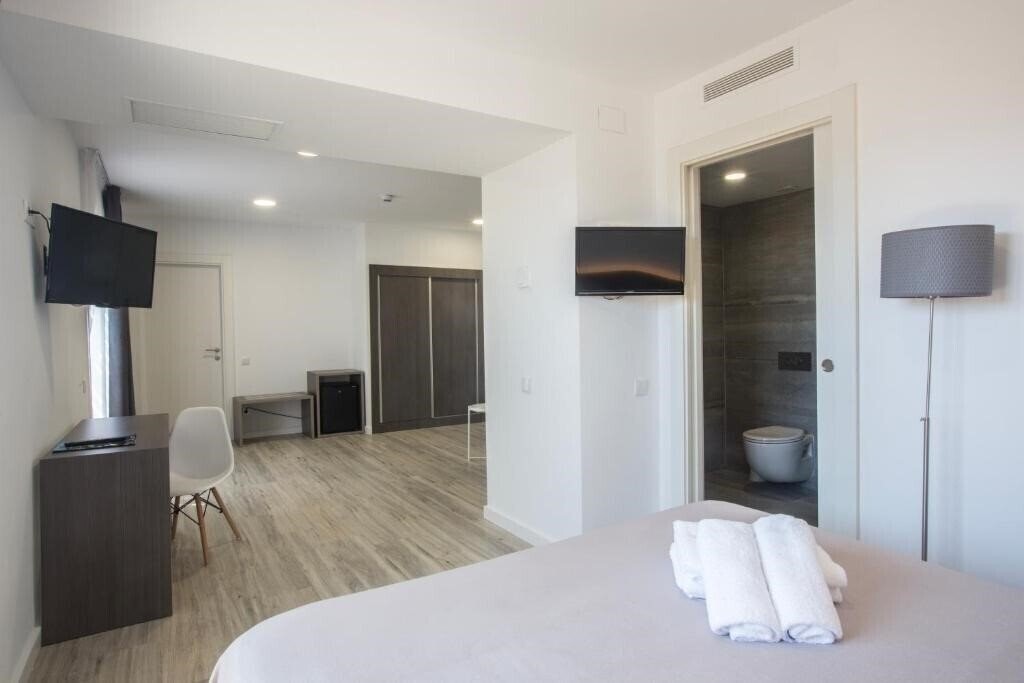 Фото Gran Hotel Don Juan 4*