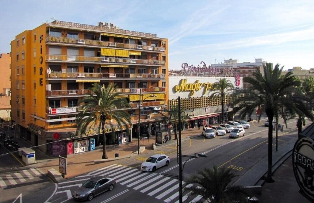 Отель Apartaments Lloret Sun 3*