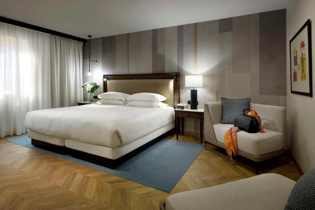 Отель Hesperia Madrid 5*