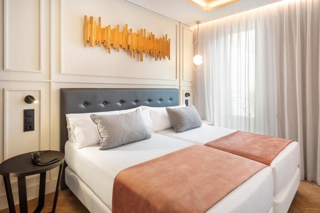 Отель Catalonia Goya 4*