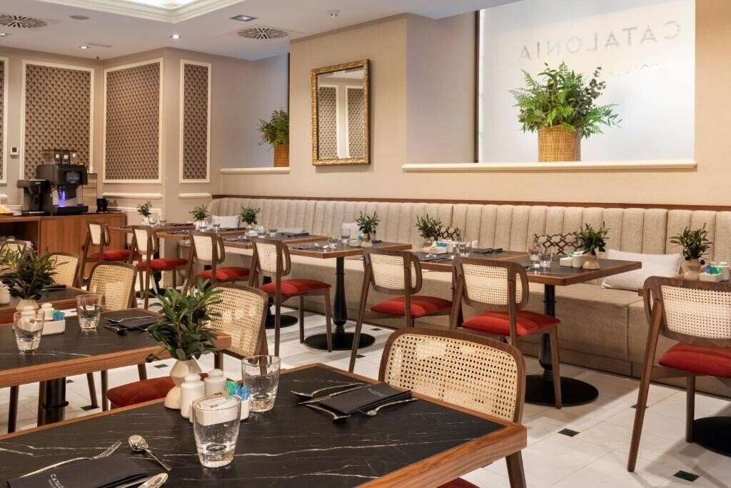 Фото Catalonia Las Cortes 4*