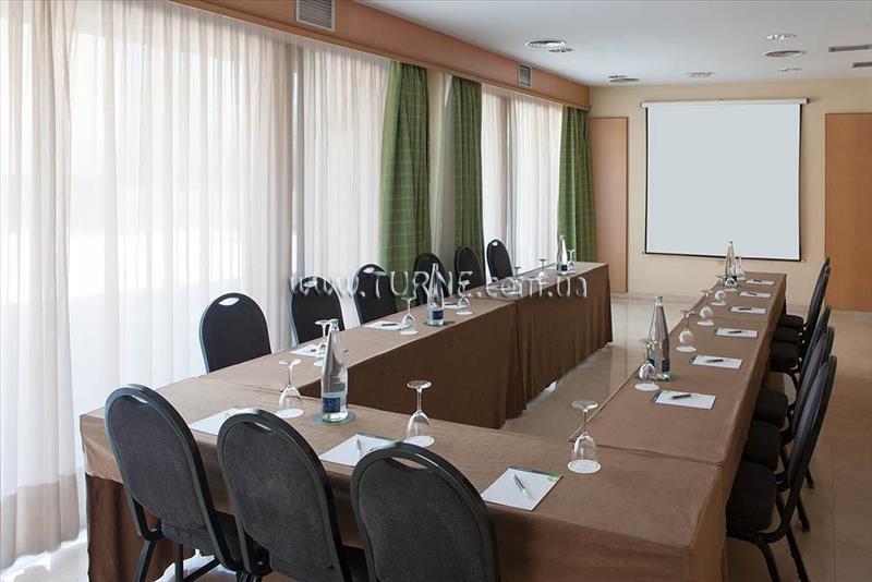 Фотография NH Barajas 3*