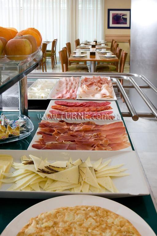 Отель NH Barajas 3*