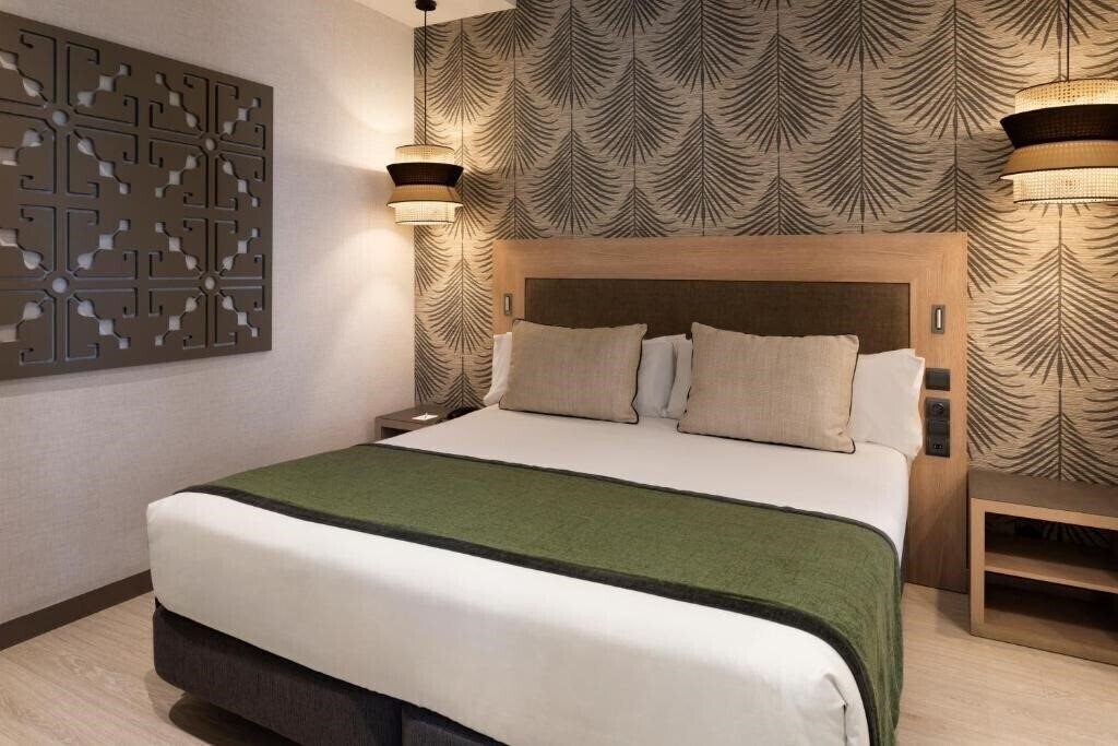 Отель Catalonia Atocha 4*