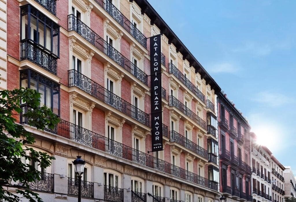 Отель Catalonia Plaza Mayor 4*