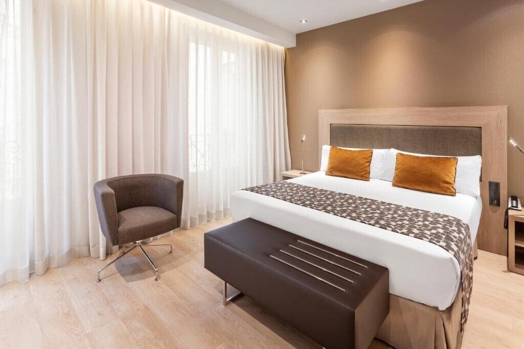 Фото Catalonia Plaza Mayor 4*