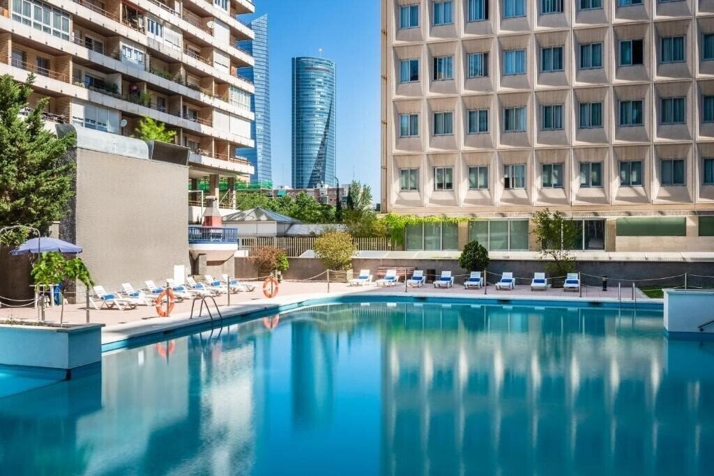 Отель Tryp Madrid Chamartin Hotel 3*