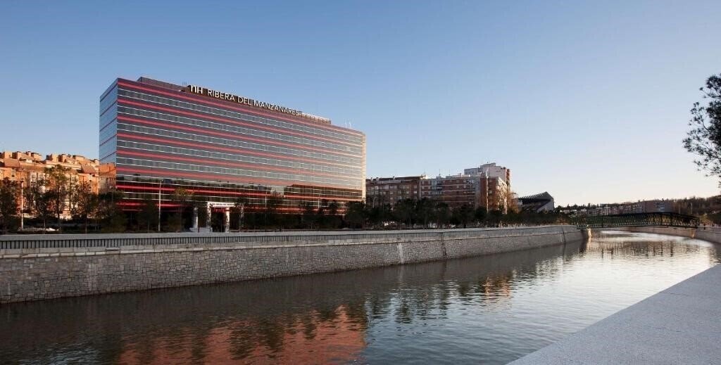 Отель NH Madrid Ribera del Manzanares 4*