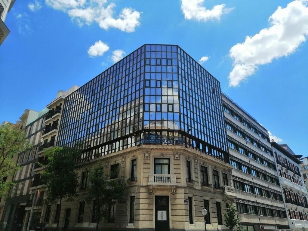 Отель Gran Versalles 4*