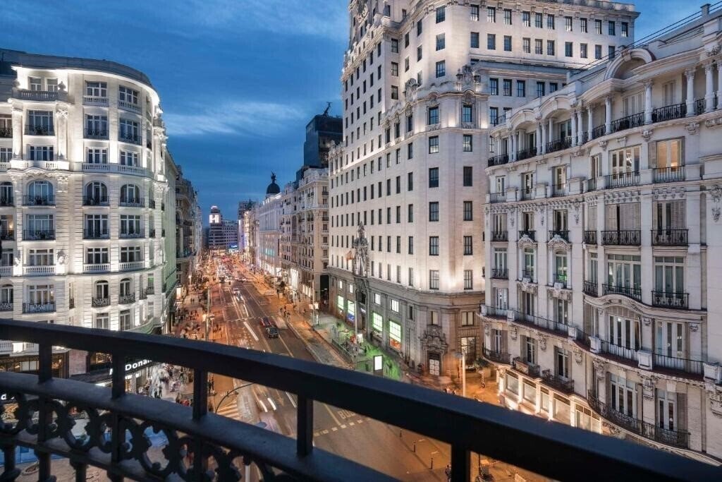 Отель Nh Collection Madrid Gran Via 4*