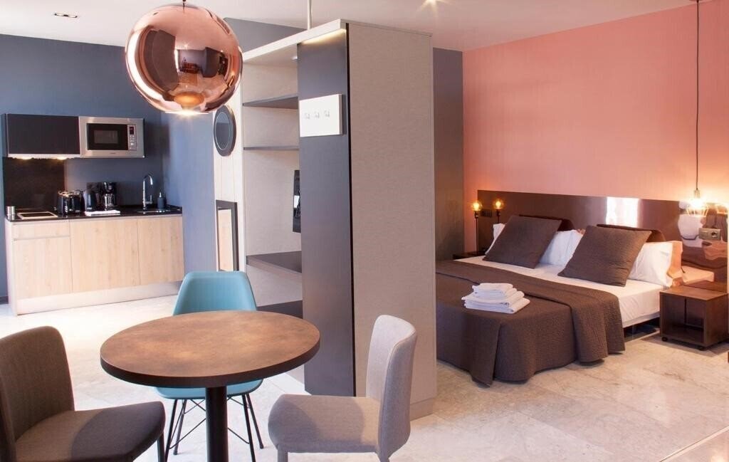 Фото Apartamentos NONO by Charming Stay 3*
