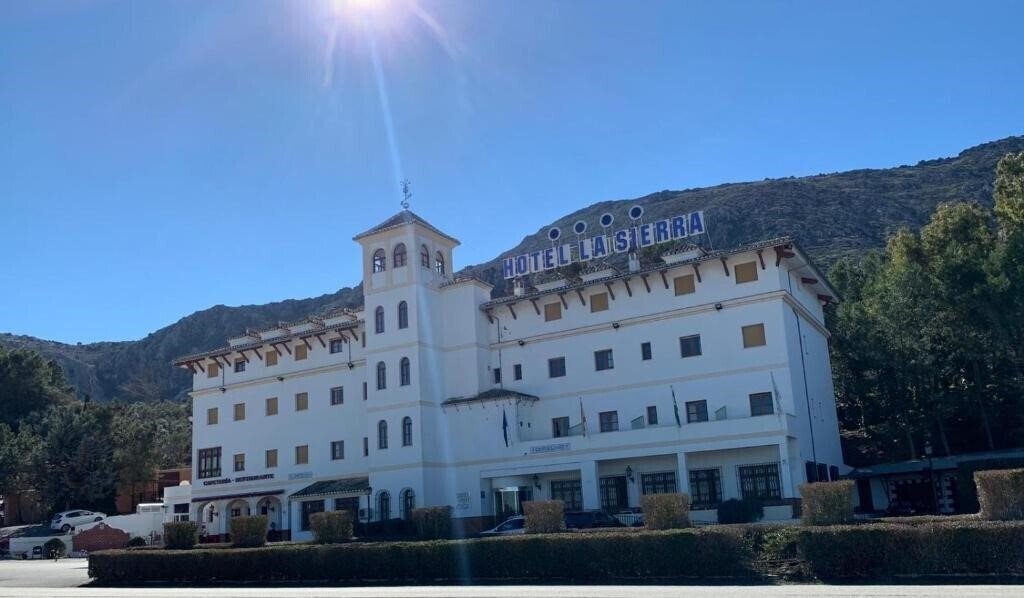 Отель La Sierra (ex. Hotel Restaurante La Sierra) 4*
