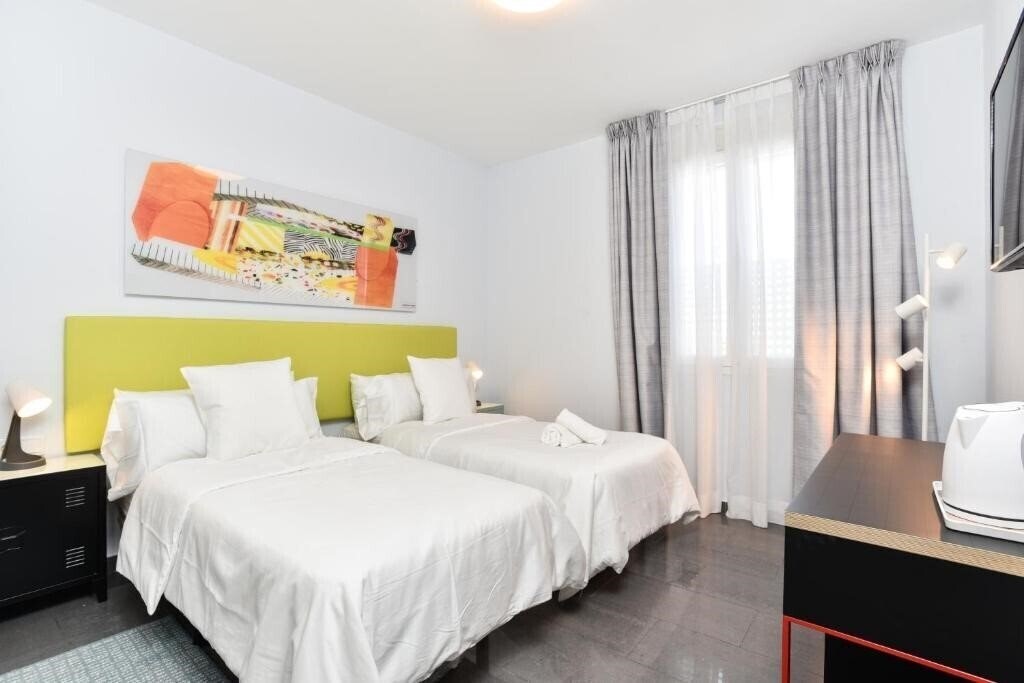 Отель Kuve Marbella 1*