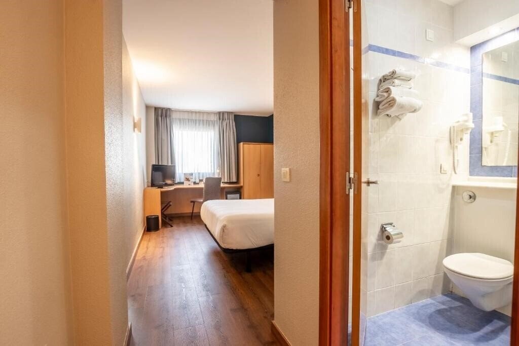 Фотография Travelodge Murcia (ex. Campanile Murcia) 2*