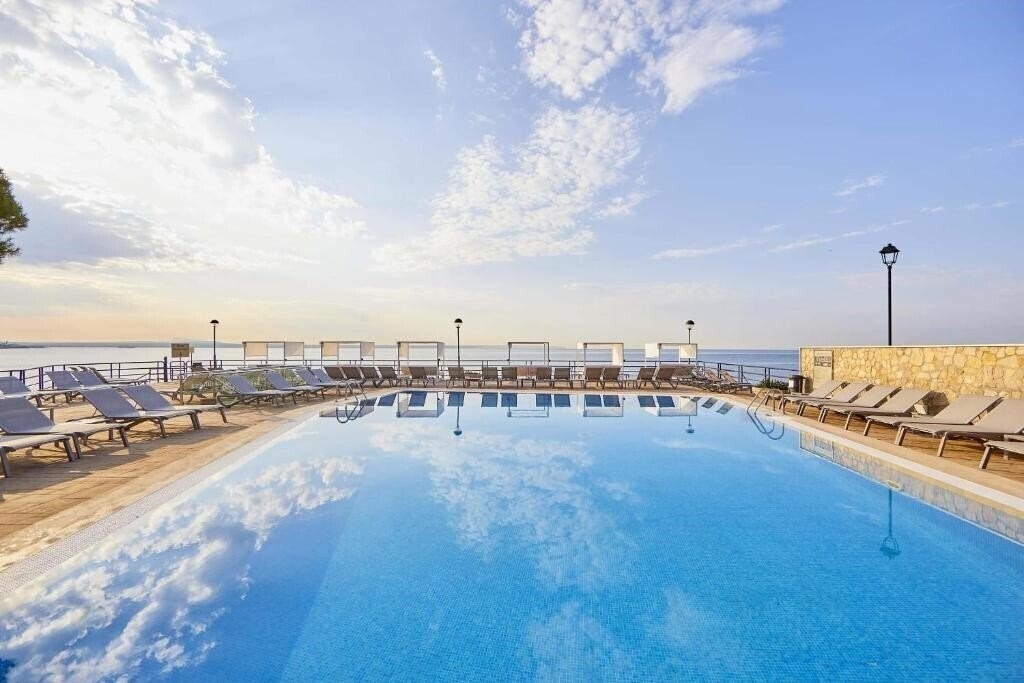 Отель Barcelo Illetas Albatros (ex. Barcelo Albatros) 4*