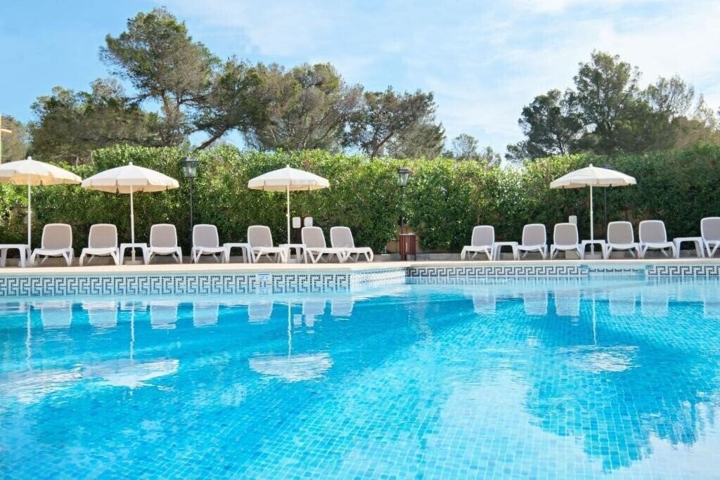 Отель Azuline Hotel Bahamas 3*