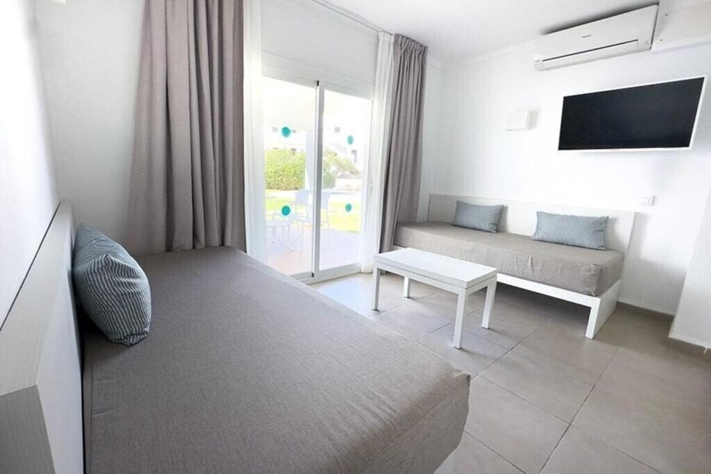 Фото Aparthotel Ses Cases D'Or 2*