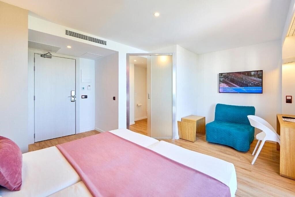 Фото Mediterranean Bay 4*