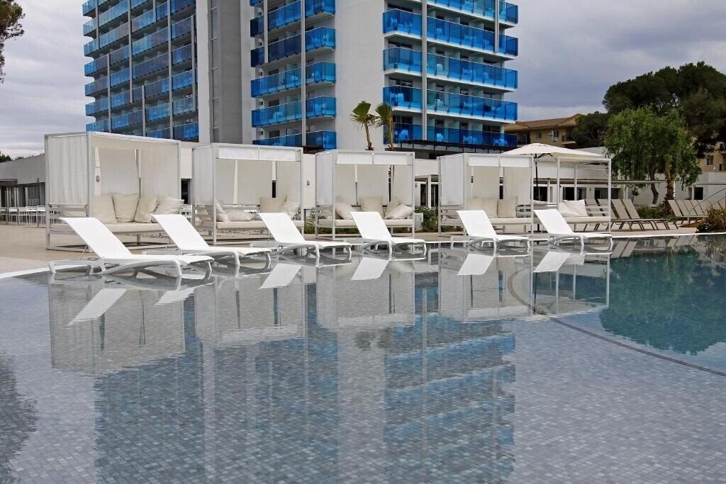 Фото Tonga Tower Design Hotel & Suites 4*