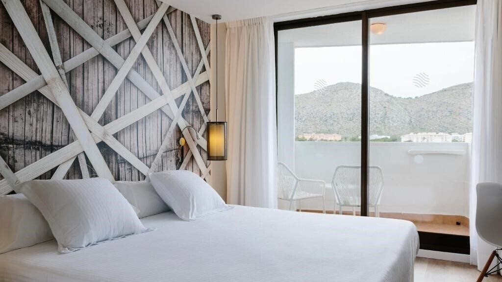 Отель Aluasoul Alcudia 4*