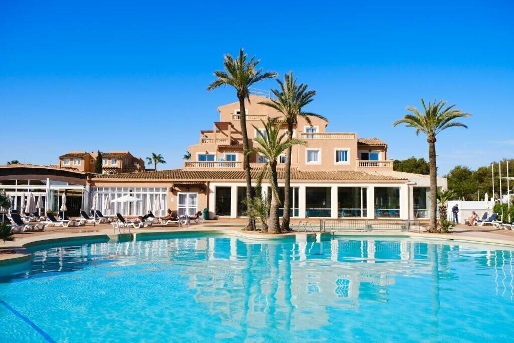 Отель Aparthotel Ciudad Laurel 3*