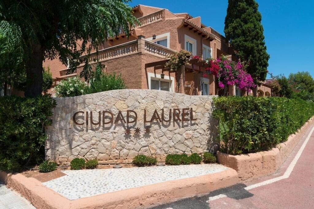 Фото Aparthotel Ciudad Laurel 3*