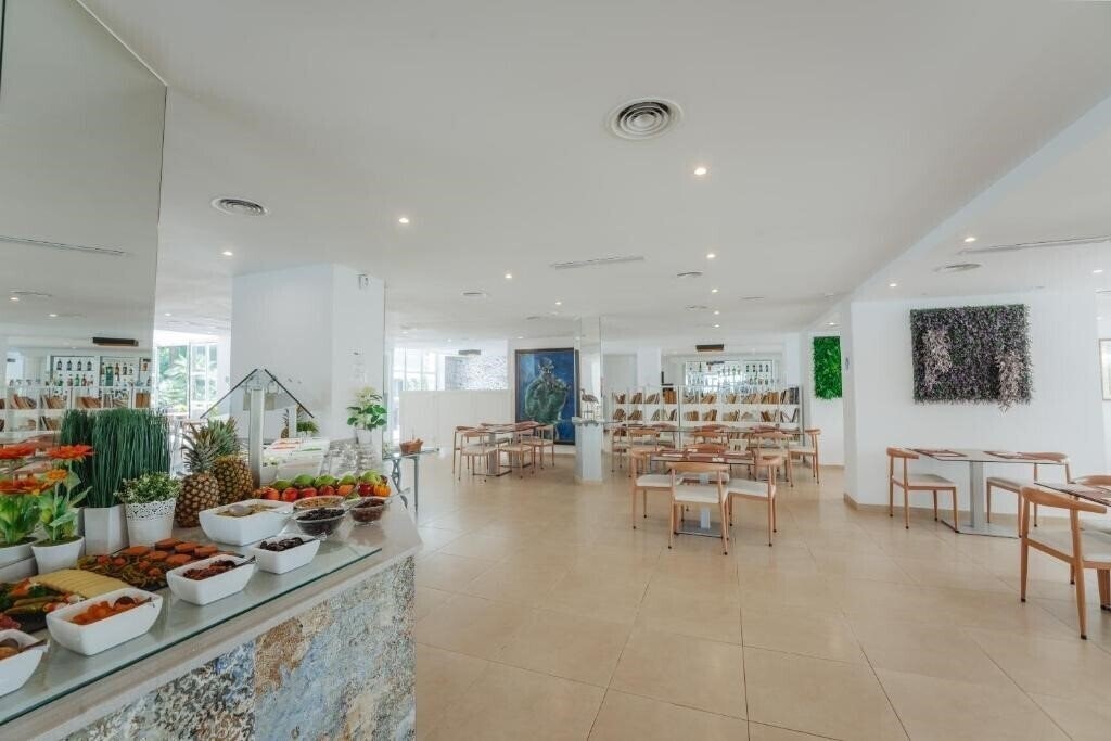 Изображение Aparthotel Ses Fotges 4*